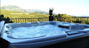 Outdoor spa tub - Cedar Bend Lodge Cabin @ Whispering Oaks, 20 miles from Moab! (Moab)