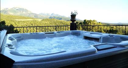Cedar Bend Lodge Cabin @ Whispering Oaks, 20 miles from Moab!