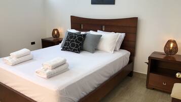 1 slaapkamer, een bureau, gratis wifi, beddengoed