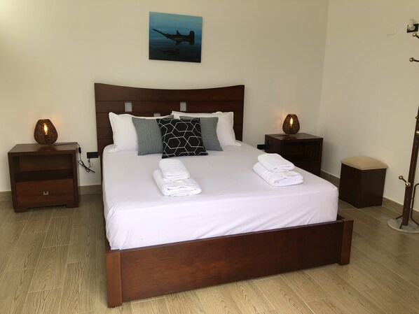 1 habitación, escritorio, wifi gratis y ropa de cama 