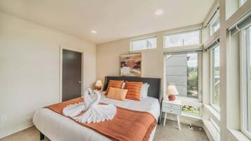 3 habitaciones, tabla de planchar con plancha, wifi y ropa de cama