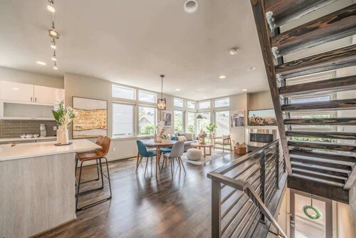 Stunning 3BR Modern Designer TH @ UW & GreenLake