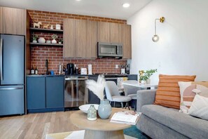 Interior - Designer Oasis 2BR Townhome @Capital Hill (Seattle)