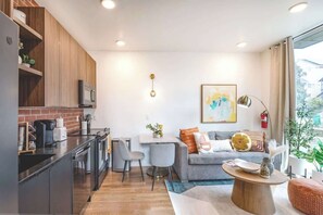 Interior - Designer Oasis 2BR Townhome @Capital Hill (Seattle)