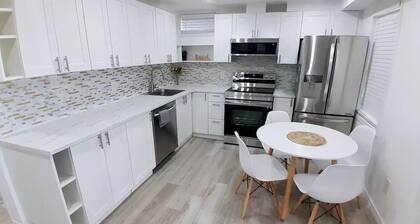 ❤ Cedar-View Apartment with Hot Tub (3 Bedrooms) ❤