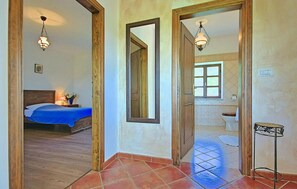 4 bedrooms, iron/ironing board, travel cot, free WiFi