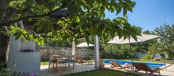 Gorgeous home in Visnjan with WiFi