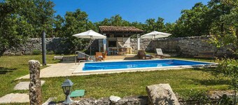 Gorgeous home in Visnjan with WiFi