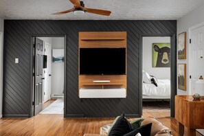 3 bedrooms, desk, iron/ironing board, travel cot