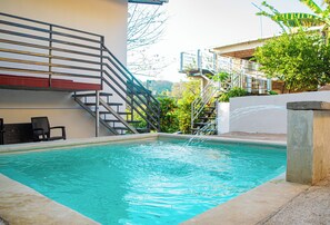 4 piscines extérieures