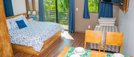 Traditional Studio | Individually decorated, individually furnished, free WiFi, bed sheets