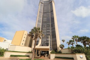 Exterior - 4 BR Oceanfront Oasis: Luxury Amidst the Bustle w Heated Pool & Private Balcony (South Padre Island)
