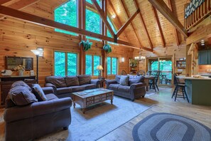 Smart-tv, eldstad, dvd-spelare och böcker