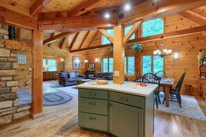 Interior - Hocking Hills - Pet Friendly on 6 Acres! Hot Tub! (South Bloomingville)