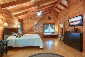 3 bedrooms, desk, iron/ironing board, free WiFi
