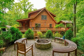 Property grounds - Hocking Hills - Pet Friendly on 6 Acres! Hot Tub! (South Bloomingville)