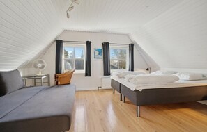 8 bedrooms, travel cot, free WiFi
