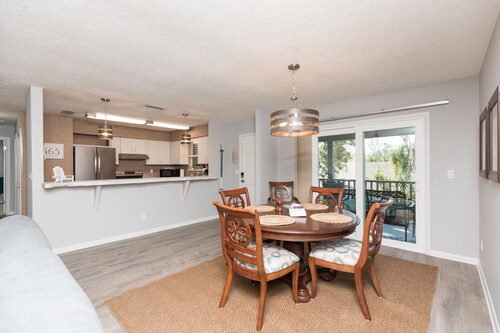 Beachy Getaway–Cozy, Clean & Equipped w/ All Essentials! Relax, Enjoy & Refresh!