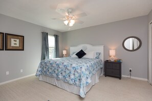 2 bedrooms, iron/ironing board, WiFi, bed sheets - Beachy Getaway–Cozy, Clean & Equipped w/ All Essentials! Relax, Enjoy & Refresh! (St. Augustine)