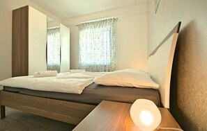 2 chambres, fer et planche à repasser, lit parapluie, Wi-Fi gratuit