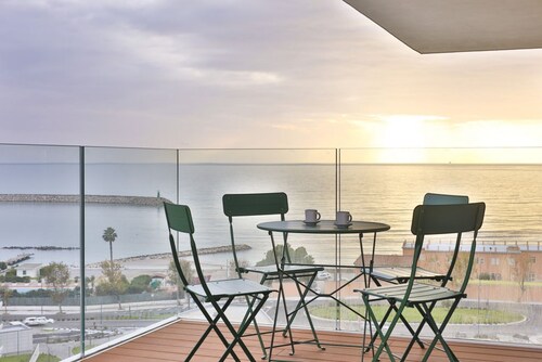 GuestHost - Sea Gate Exclusive Seaview Terrace Flat