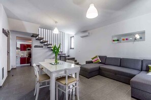 Interior - Holiday home with pool in quiet location (Savičenta)