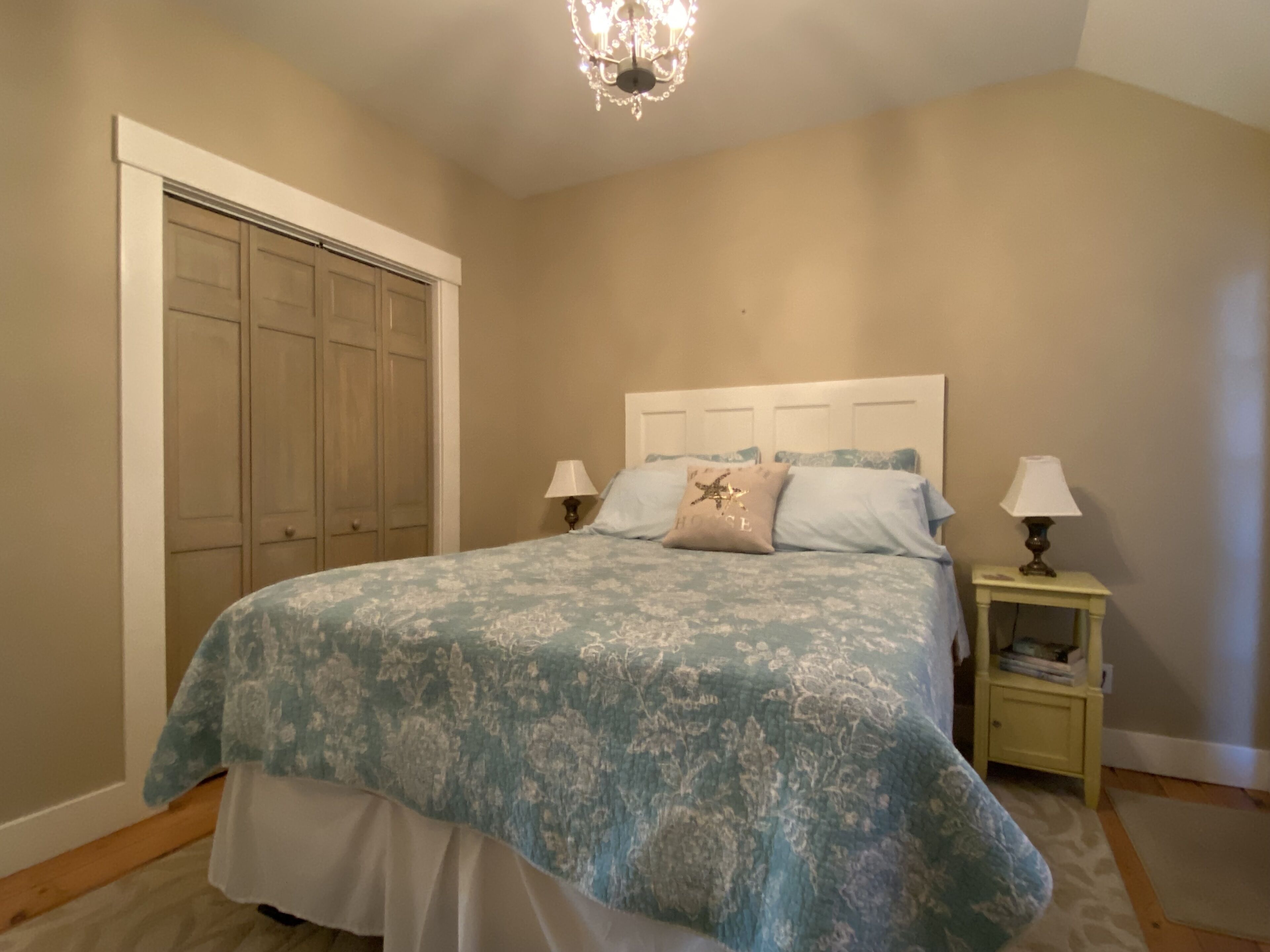 Delightful cottage in the heart of Poulsbo, near Bainbridge Island