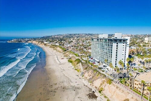 POOL * Remodeled Single Level House * Ocean & City Views