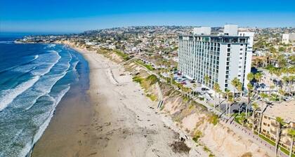 POOL * Remodeled Single Level House * Ocean & City Views