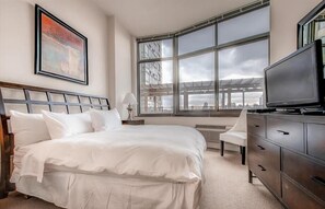 2 habitaciones, escritorio, tabla de planchar con plancha y wifi gratis 