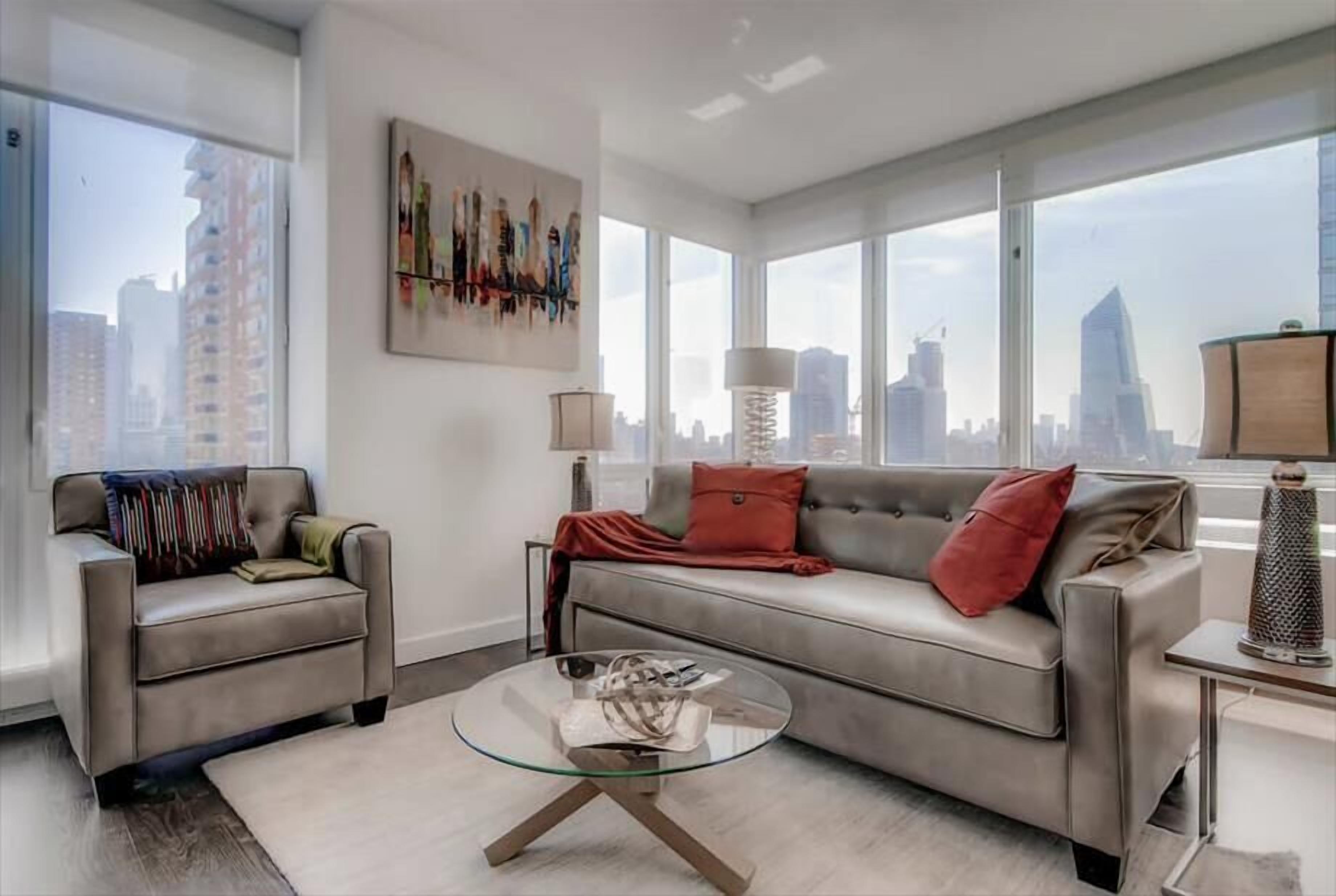 Upscale 1BR | Spacious Living | Close to Javits Center | by GLS