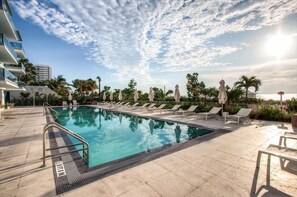 A heated pool - Private Balcony & Free  Beach Access | North Shore | Miami Beach (Miami Beach)
