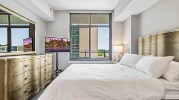 1 Schlafzimmer, Schreibtisch, Bügeleisen/Bügelbrett, Reisekinderbett