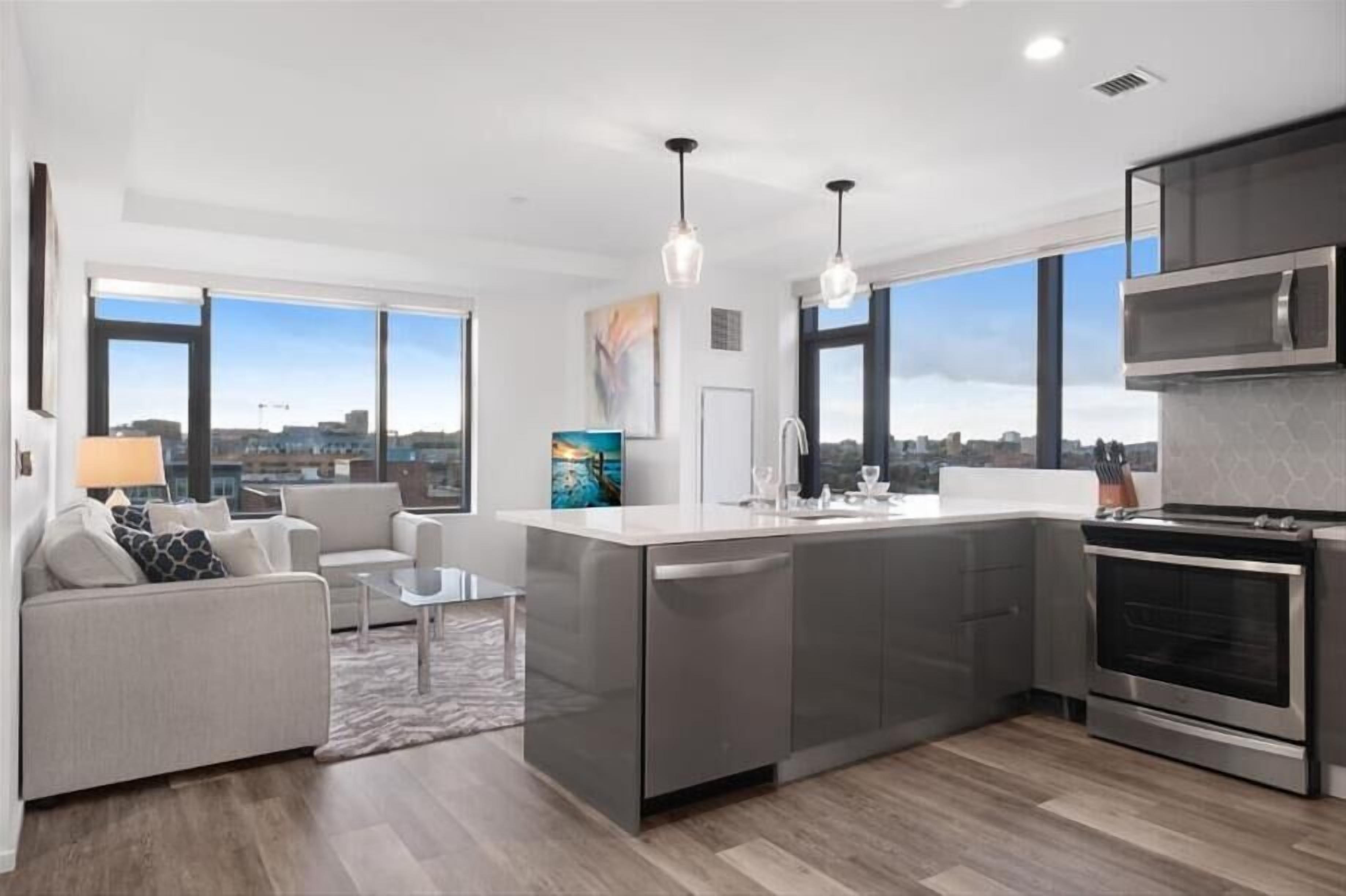 Bright Full Kitchen | Downtown Boston 2BR | Fast Wifi | Gym | Yoga