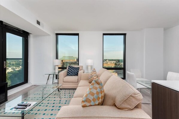 TV connectée, cheminée, baby-foot