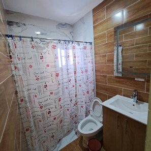Towels, soap, toilet paper - RESIDENCIAL DOÑA GLORIA III (Puerto Plata)