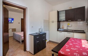 Fridge, oven, stovetop, dishwasher - 1 bedroom cozy home in Marcana (Marcana)