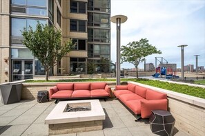 Terrace/patio - Brand New 1BR | Pool and Fitness center | Jersey City | By GLS (Jersey City)