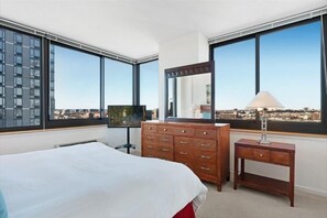 1 bedroom, desk, iron/ironing board, free WiFi - Brand New 1BR | Pool and Fitness center | Jersey City | By GLS (Jersey City)