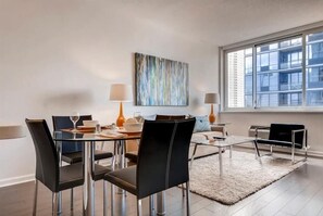 Dining - Modern 1 Bedroom Apartments with Manhattan views (Jersey City)