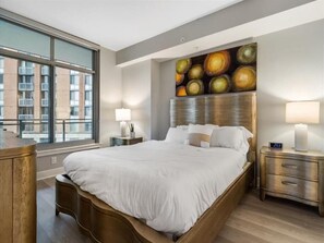 2 habitaciones, escritorio, tabla de planchar con plancha y wifi gratis 