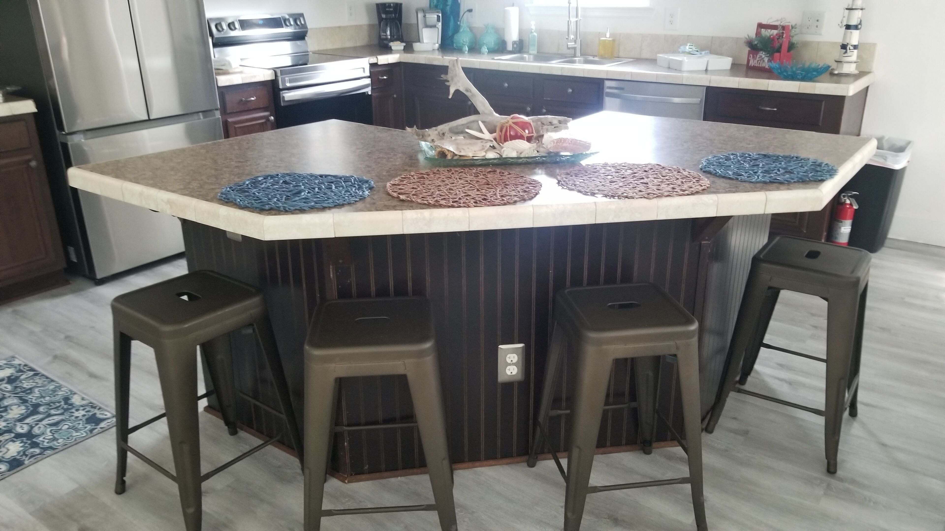 Geladeira, micro-ondas, fogão, cooktop