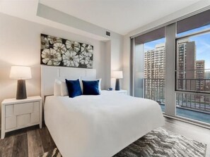 2 makuuhuonetta, työpöytä, silitysrauta/-lauta, ilmainen Wi-Fi