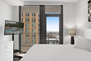 2 Schlafzimmer, Schreibtisch, Bügeleisen/Bügelbrett, Reisekinderbett