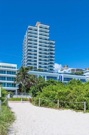 Exterior - Beautiful City Views | High Speed Internet | Beach Access (Miami Beach)