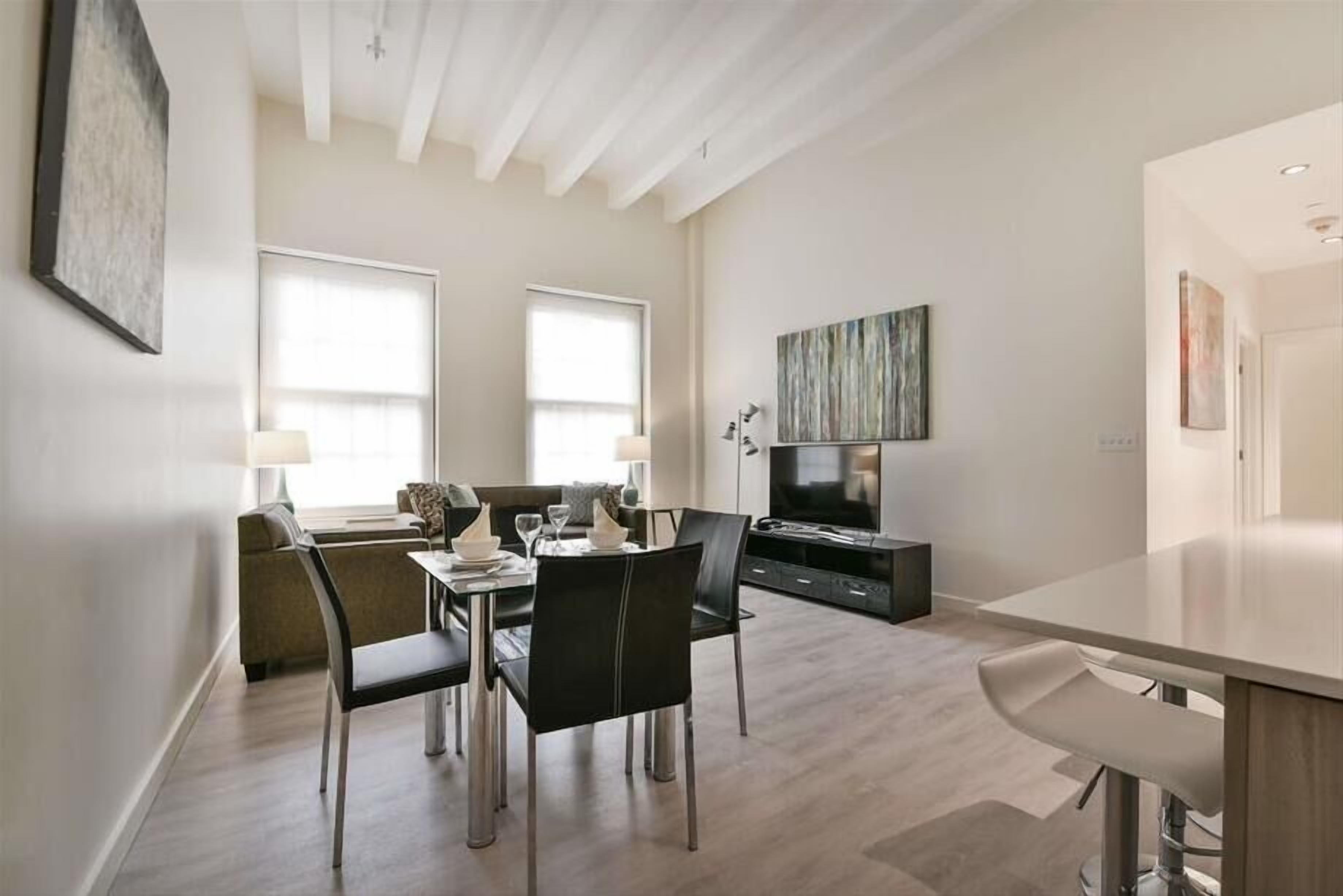 Central DT Boston 2BR | High ceilings| Fast Wifi | In-unit W/D