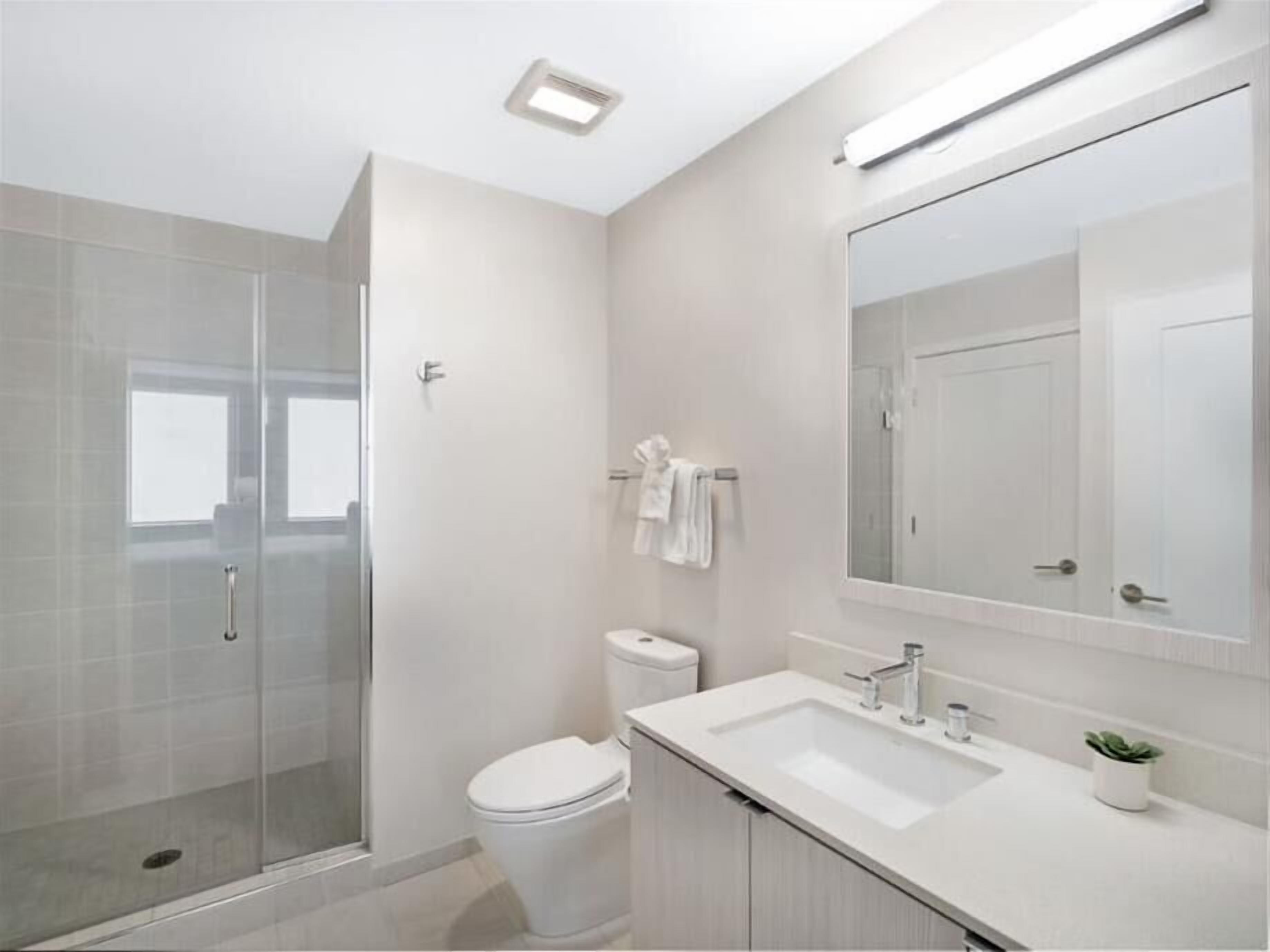 South Arlington Arlington 1 Bedroom with Balcony Bathroom