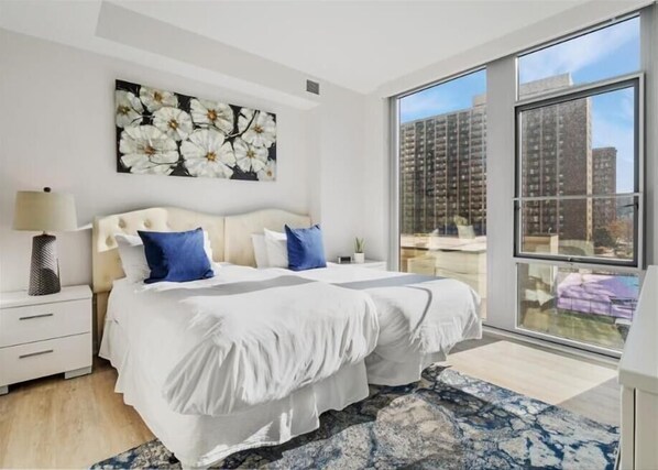 2 chambres, bureau, fer et planche à repasser, accès au Wi-Fi (inclus)