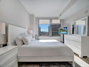 1 Schlafzimmer, Schreibtisch, Bügeleisen/Bügelbrett, Reisekinderbett