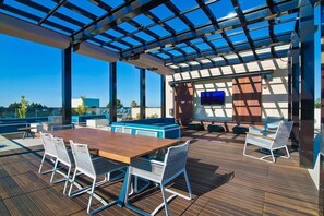 Outdoor dining - Spacious 1BR | Free WiFi | Laundry | Near Castro Street (Mountain View)